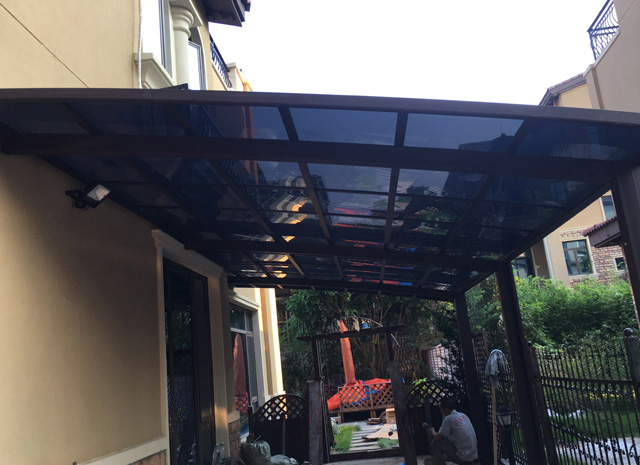 崇左碧桂园阳台雨棚车棚安装实例