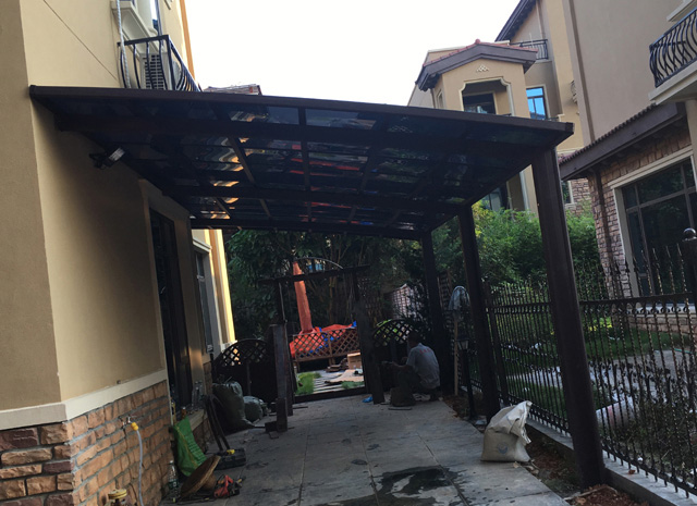 崇左碧桂园阳台雨棚车棚安装实例