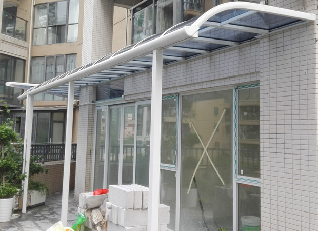 铝合金R型雨棚